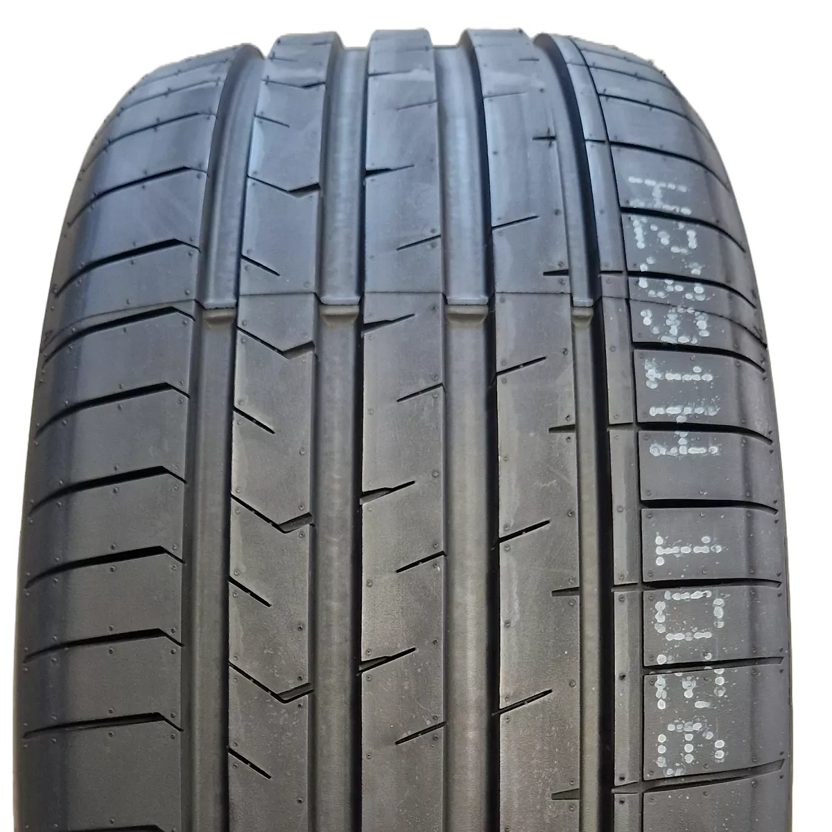 265/35R22 Aplus A610 102Y XL